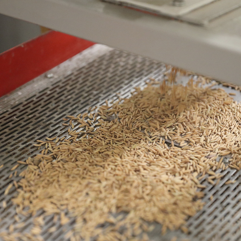 Как размеры и форма ячеек решета влияют на чистоту зерна и производительность